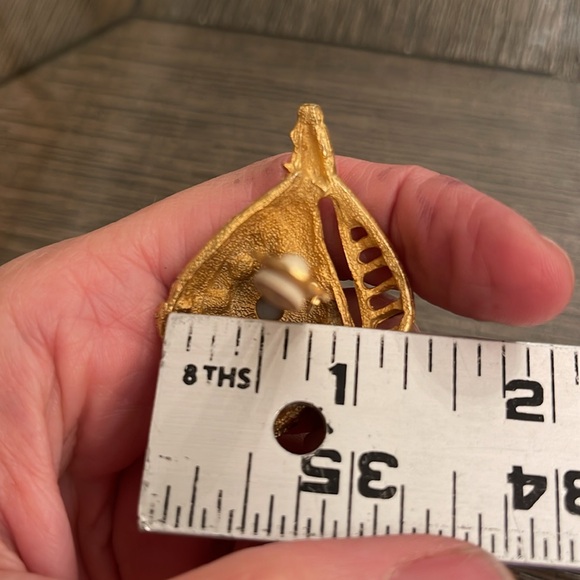 Vintage Seashell Conch Shell Gold-tone Faux Pearl Clip Earrings - Picture 14 of 16